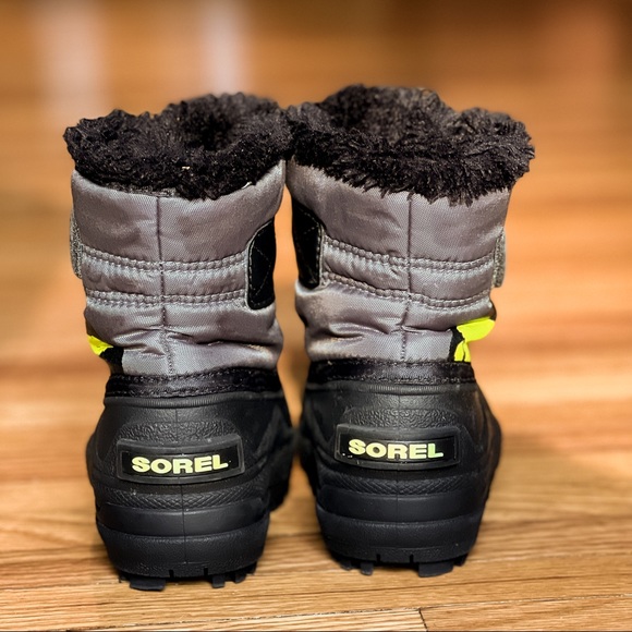 Sorel Snow Boots (5T) VERY CLEAN! - Picture 4 of 9